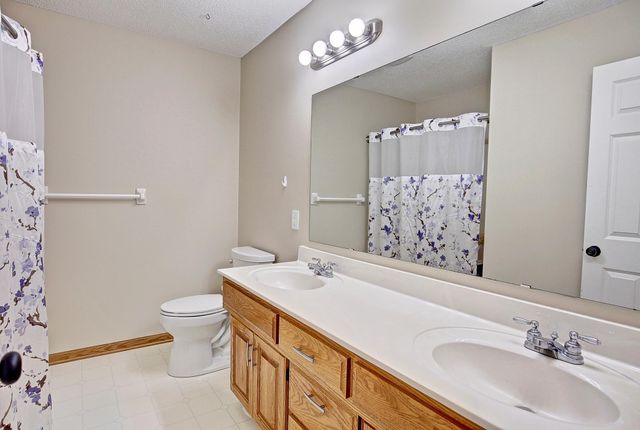 1595 Spinaker Drive, Woodbury, MN 55125