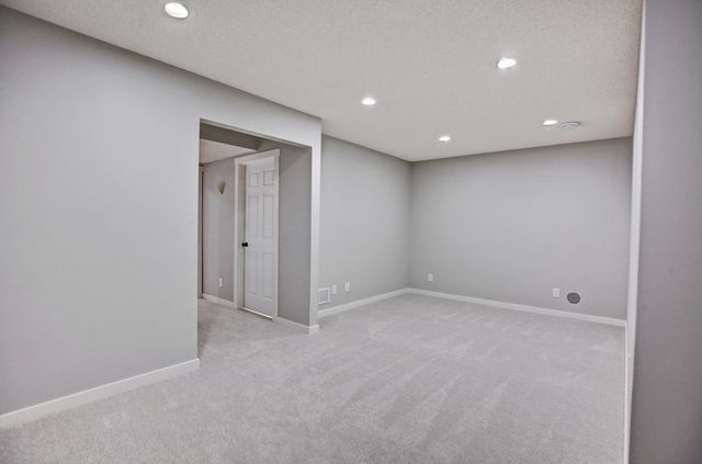 1595 Spinaker Drive, Woodbury, MN 55125