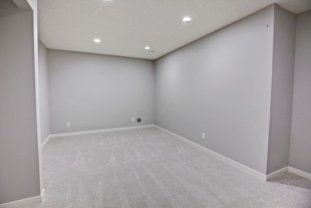 1595 Spinaker Drive, Woodbury, MN 55125