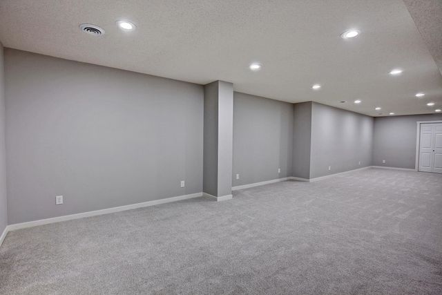 1595 Spinaker Drive, Woodbury, MN 55125