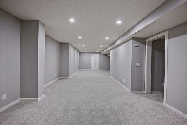 1595 Spinaker Drive, Woodbury, MN 55125