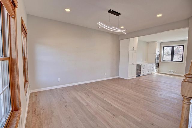 1595 Spinaker Drive, Woodbury, MN 55125