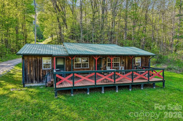 28 Mull Cove Road, Maggie Valley, NC 28751