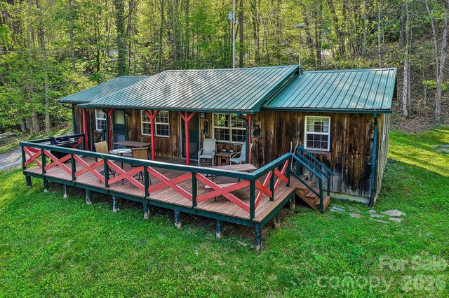 28 Mull Cove Road, Maggie Valley, NC 28751