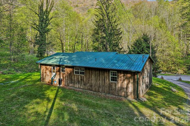 28 Mull Cove Road, Maggie Valley, NC 28751