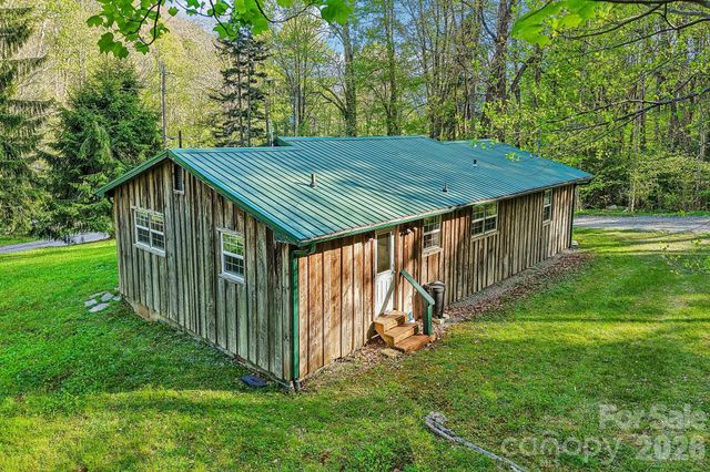 28 Mull Cove Road, Maggie Valley, NC 28751