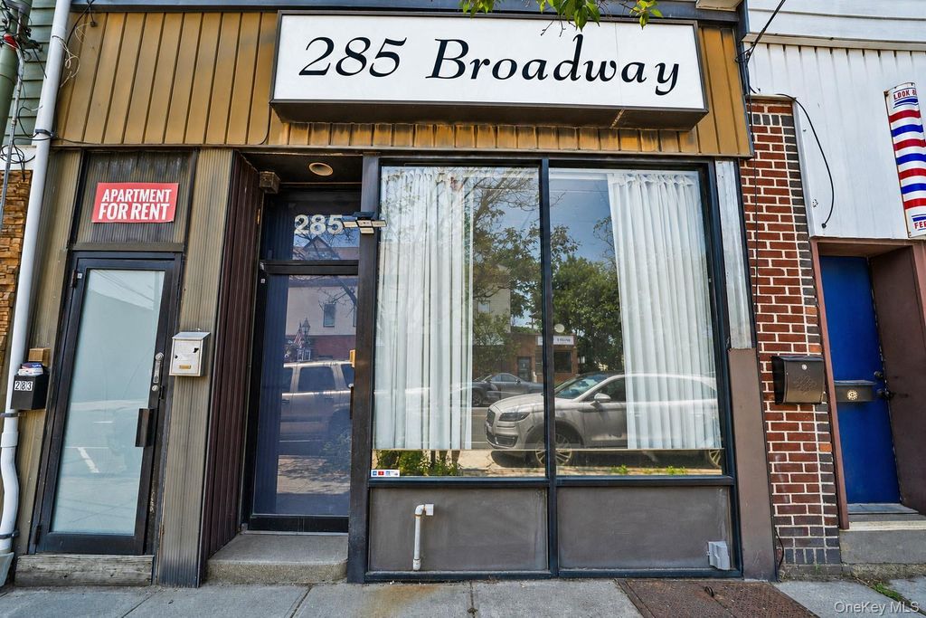 285 Broadway, Bethpage, NY 11714 — exterior