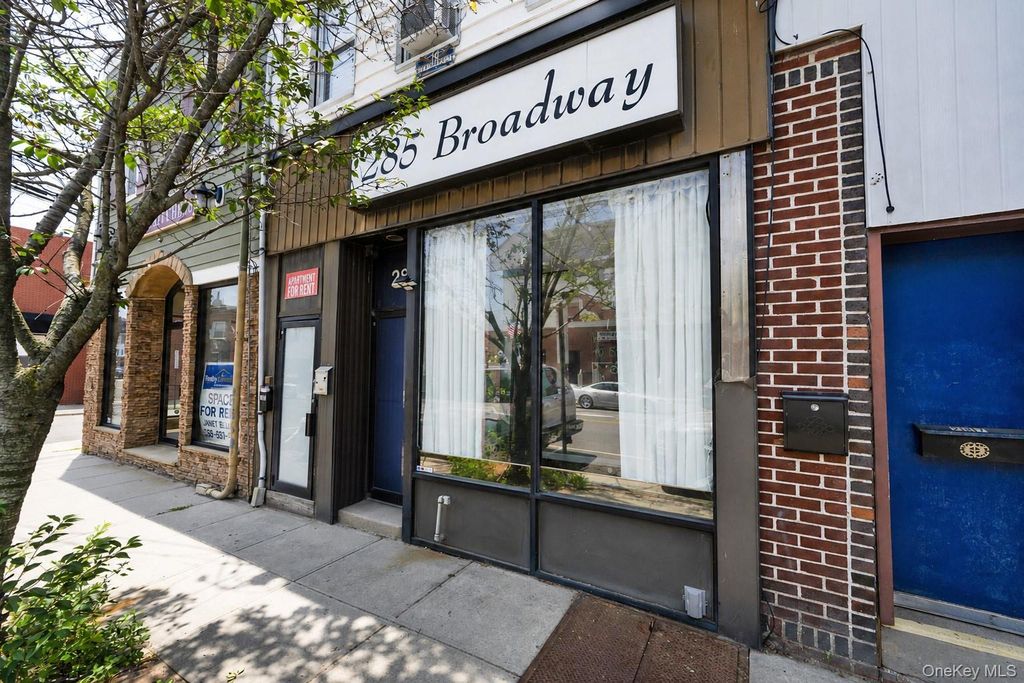 285 Broadway, Bethpage, NY 11714 — photo 2