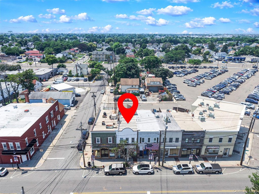 285 Broadway, Bethpage, NY 11714 — photo 3