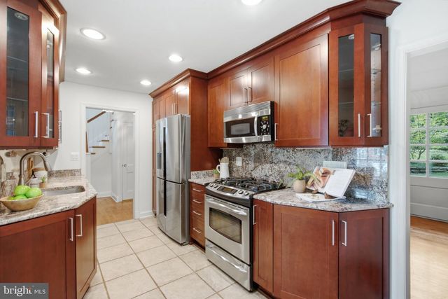 2312 VALLEY DR, Alexandria, VA 22302