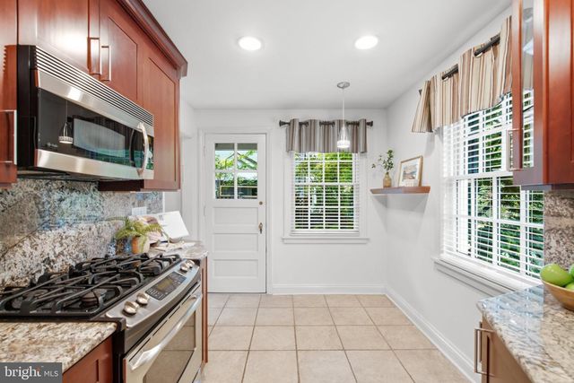 2312 VALLEY DR, Alexandria, VA 22302