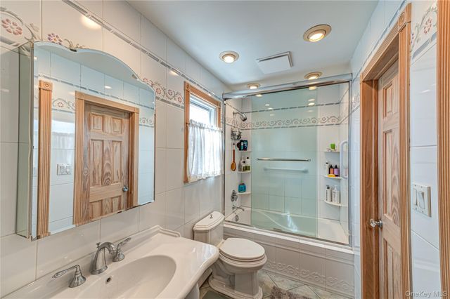 6 Roman Court, Lake Grove, NY 11755