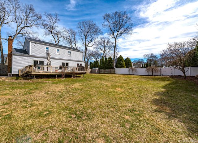 6 Roman Court, Lake Grove, NY 11755