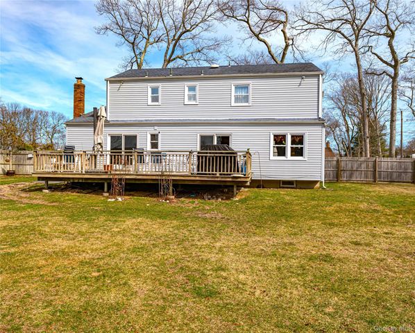 6 Roman Court, Lake Grove, NY 11755