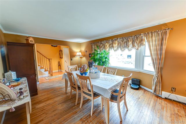 6 Roman Court, Lake Grove, NY 11755