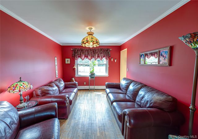 6 Roman Court, Lake Grove, NY 11755