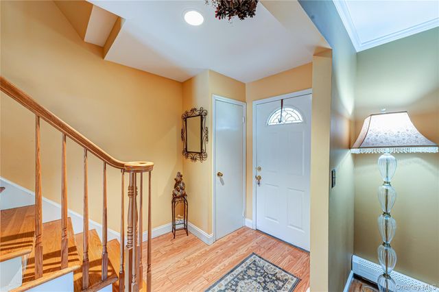 6 Roman Court, Lake Grove, NY 11755