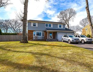 6 Roman Court, Lake Grove, NY 11755