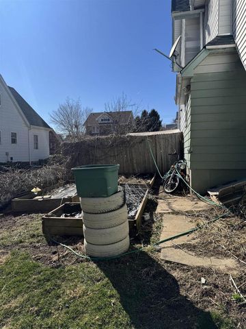 119 10th Avenue, New Glarus, WI 53574