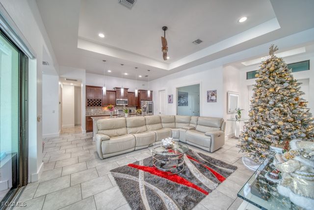 1528 NW 24th PL, Cape Coral, FL 33993