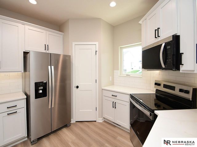 9434 Duckhorn Drive, Lincoln, NE 68526