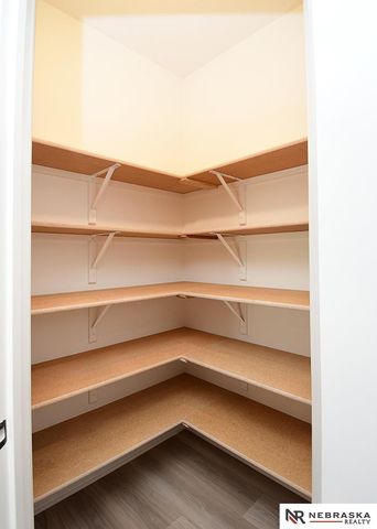 9434 Duckhorn Drive, Lincoln, NE 68526