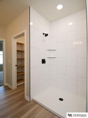 9434 Duckhorn Drive, Lincoln, NE 68526