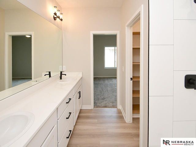 9434 Duckhorn Drive, Lincoln, NE 68526