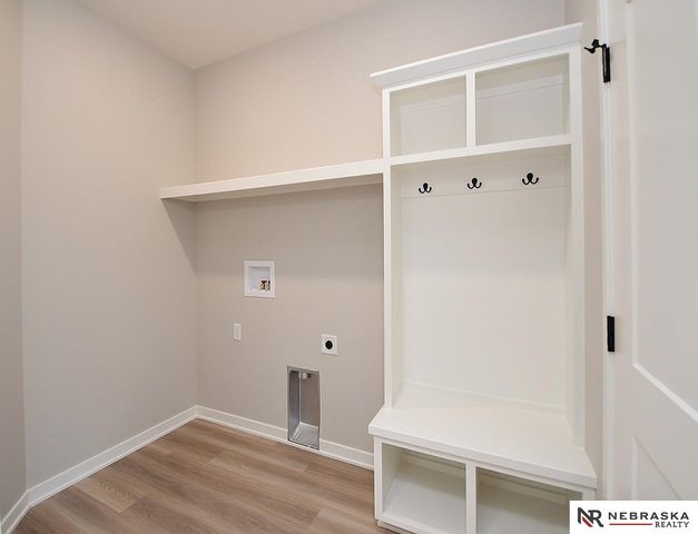 9434 Duckhorn Drive, Lincoln, NE 68526