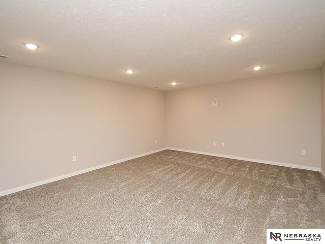 9434 Duckhorn Drive, Lincoln, NE 68526