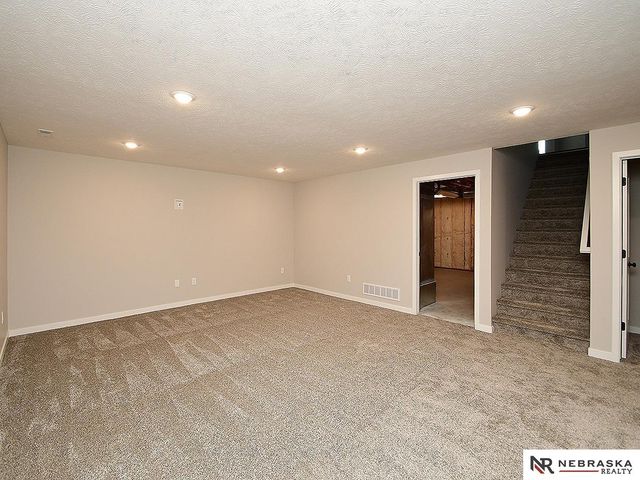 9434 Duckhorn Drive, Lincoln, NE 68526