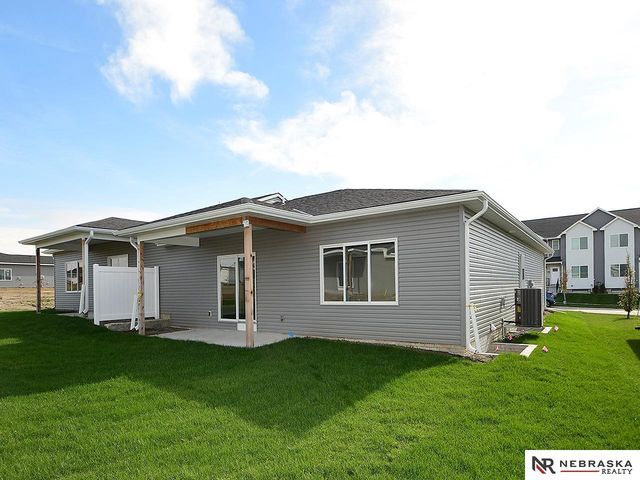 9434 Duckhorn Drive, Lincoln, NE 68526