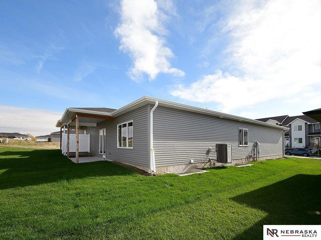 9434 Duckhorn Drive, Lincoln, NE 68526