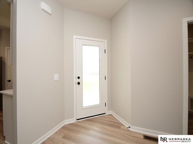 9434 Duckhorn Drive, Lincoln, NE 68526