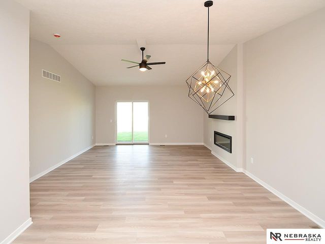 9434 Duckhorn Drive, Lincoln, NE 68526