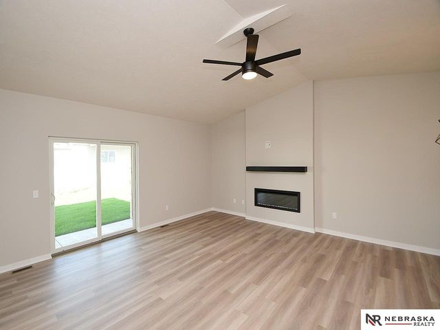 9434 Duckhorn Drive, Lincoln, NE 68526