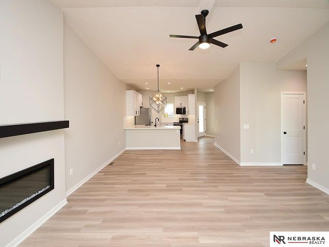 9434 Duckhorn Drive, Lincoln, NE 68526