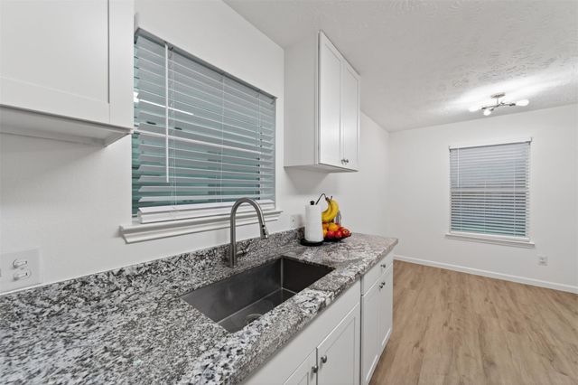 878 Sun Prairie Drive, Houston, TX 77090