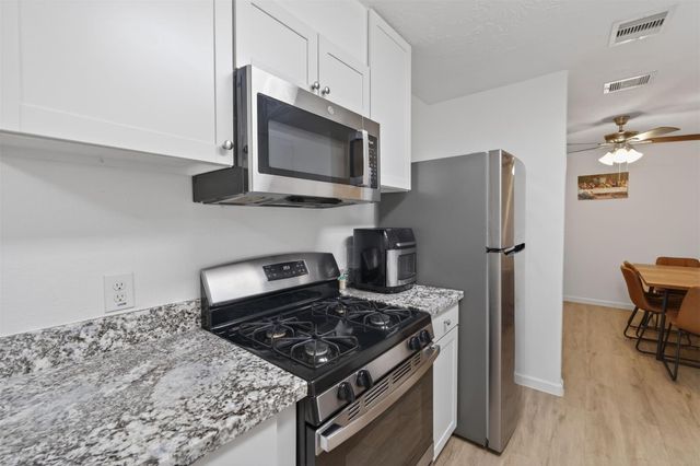 878 Sun Prairie Drive, Houston, TX 77090