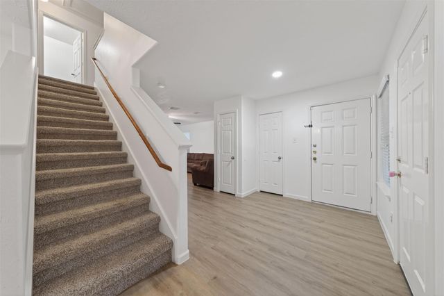 878 Sun Prairie Drive, Houston, TX 77090