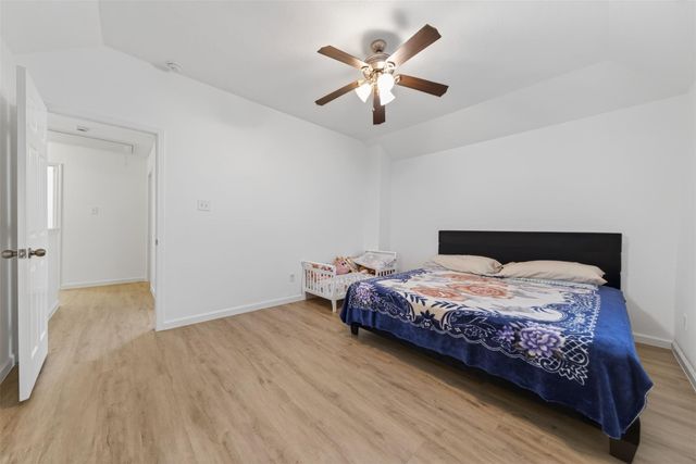878 Sun Prairie Drive, Houston, TX 77090