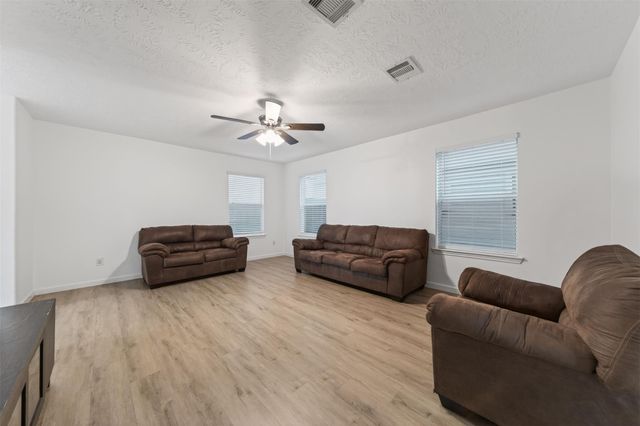 878 Sun Prairie Drive, Houston, TX 77090