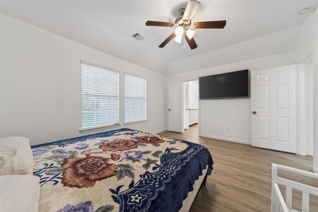 878 Sun Prairie Drive, Houston, TX 77090