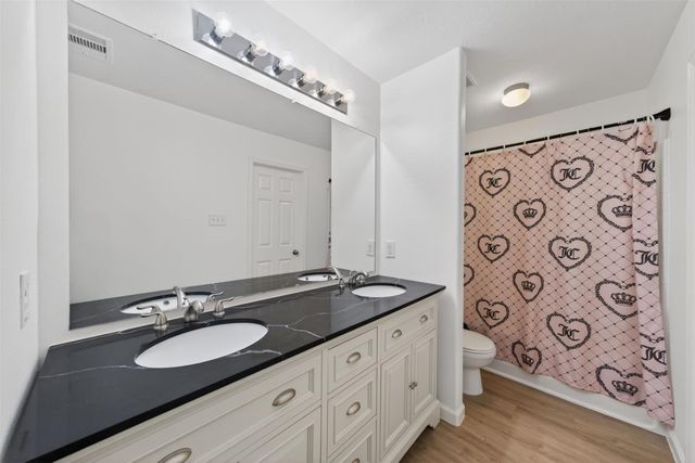 878 Sun Prairie Drive, Houston, TX 77090