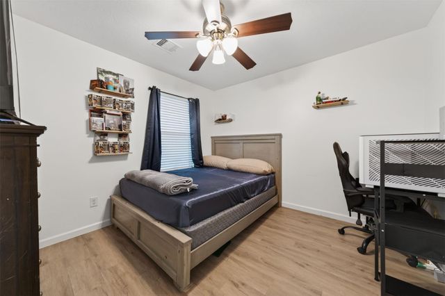 878 Sun Prairie Drive, Houston, TX 77090