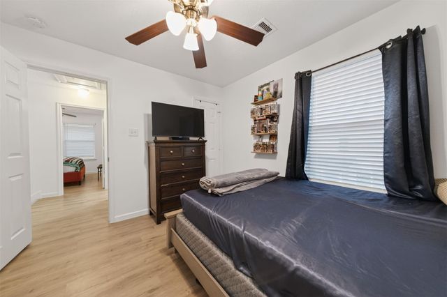 878 Sun Prairie Drive, Houston, TX 77090