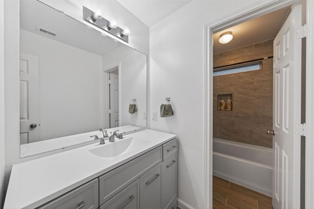 878 Sun Prairie Drive, Houston, TX 77090
