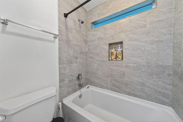 878 Sun Prairie Drive, Houston, TX 77090