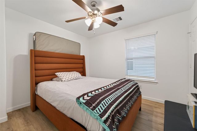 878 Sun Prairie Drive, Houston, TX 77090