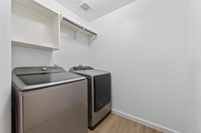 878 Sun Prairie Drive, Houston, TX 77090